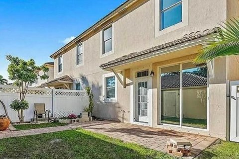 Townhouse in Palm Beach Gardens, Florida 3 bedrooms, 160.54 sq.m. № 2399943 - photo 2
