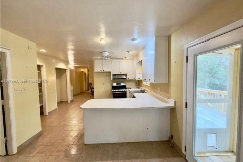 House in Tallahassee, Florida 3 bedrooms, 189.52 sq.m. № 2040329 - photo 5