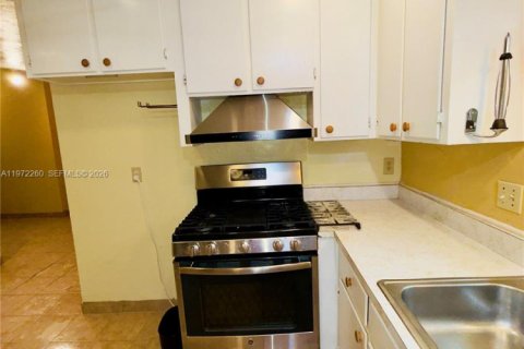 House in Tallahassee, Florida 3 bedrooms, 189.52 sq.m. № 2040329 - photo 6