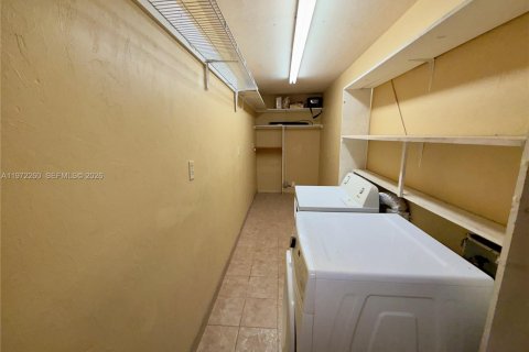 House in Tallahassee, Florida 3 bedrooms, 189.52 sq.m. № 2040329 - photo 9