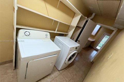 House in Tallahassee, Florida 3 bedrooms, 189.52 sq.m. № 2040329 - photo 7