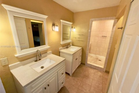 House in Tallahassee, Florida 3 bedrooms, 189.52 sq.m. № 2040329 - photo 14