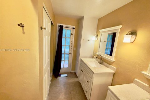 House in Tallahassee, Florida 3 bedrooms, 189.52 sq.m. № 2040329 - photo 15