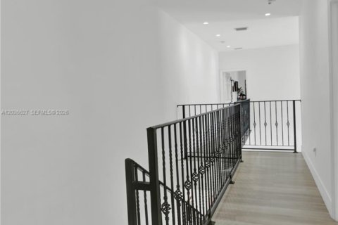 Touwnhouse à vendre à Miami, Floride: 3 chambres, 202.99 m2 № 2085666 - photo 23