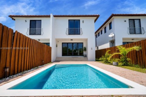 Touwnhouse à Miami, Floride 3 chambres, 202.99 m2 № 2085666
