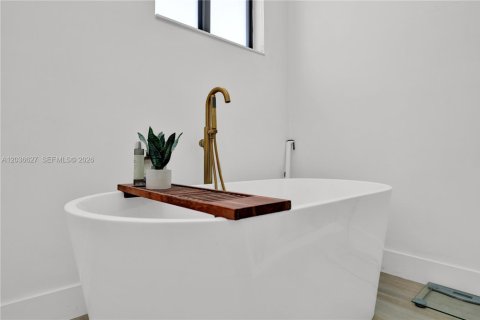 Touwnhouse à vendre à Miami, Floride: 3 chambres, 202.99 m2 № 2085666 - photo 19