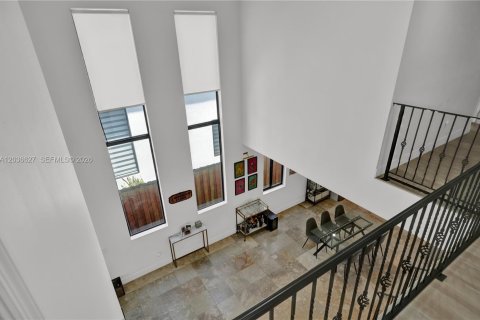 Touwnhouse à vendre à Miami, Floride: 3 chambres, 202.99 m2 № 2085666 - photo 3