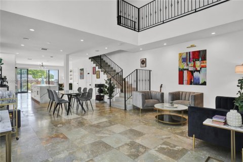 Touwnhouse à vendre à Miami, Floride: 3 chambres, 202.99 m2 № 2085666 - photo 9