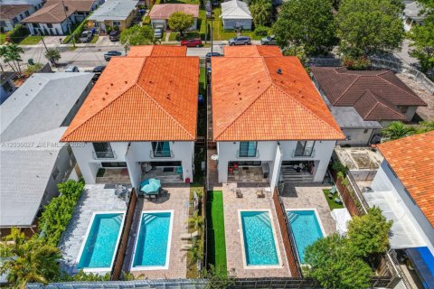 Touwnhouse à vendre à Miami, Floride: 3 chambres, 202.99 m2 № 2085666 - photo 2