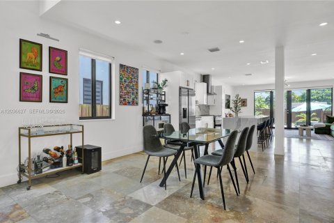 Touwnhouse à vendre à Miami, Floride: 3 chambres, 202.99 m2 № 2085666 - photo 10