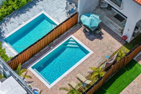 Touwnhouse à vendre à Miami, Floride: 3 chambres, 202.99 m2 № 2085666 - photo 27