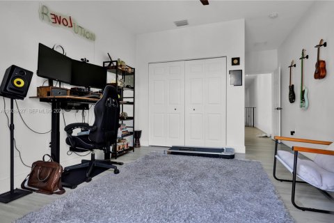 Touwnhouse à vendre à Miami, Floride: 3 chambres, 202.99 m2 № 2085666 - photo 30