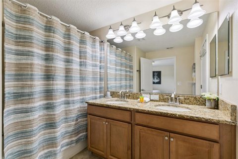 Townhouse in STOREY LAKE in Kissimmee, Florida 4 bedrooms, 177.81 sq.m. № 2396244 - photo 18