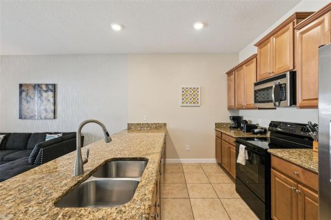 Townhouse in STOREY LAKE in Kissimmee, Florida 4 bedrooms, 177.81 sq.m. № 2396244 - photo 11