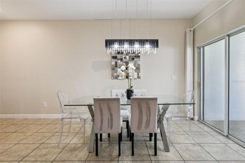 Townhouse in STOREY LAKE in Kissimmee, Florida 4 bedrooms, 177.81 sq.m. № 2396244 - photo 6