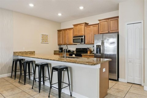Townhouse in STOREY LAKE in Kissimmee, Florida 4 bedrooms, 177.81 sq.m. № 2396244 - photo 9