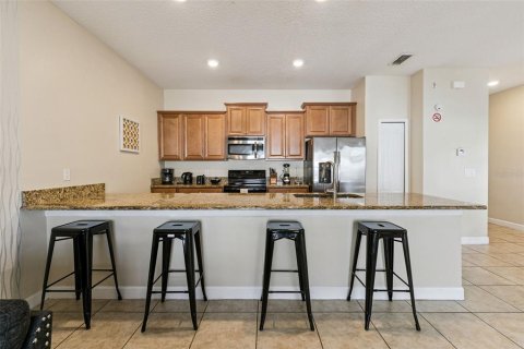 Townhouse in STOREY LAKE in Kissimmee, Florida 4 bedrooms, 177.81 sq.m. № 2396244 - photo 8