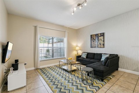 Townhouse in STOREY LAKE in Kissimmee, Florida 4 bedrooms, 177.81 sq.m. № 2396244 - photo 3