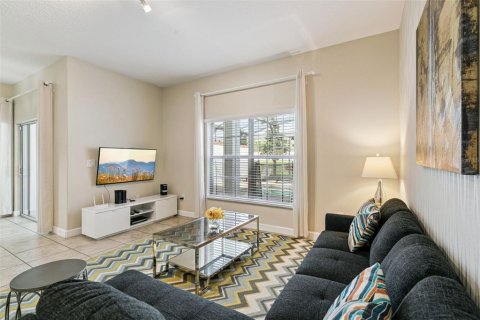 Townhouse in STOREY LAKE in Kissimmee, Florida 4 bedrooms, 177.81 sq.m. № 2396244 - photo 4