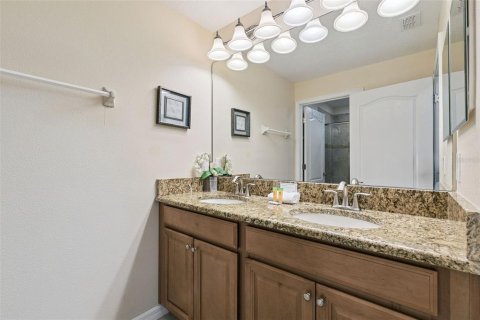 Townhouse in STOREY LAKE in Kissimmee, Florida 4 bedrooms, 177.81 sq.m. № 2396244 - photo 19