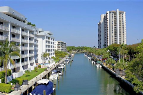 Condo in Miami, Florida  № 1937982 - photo 2