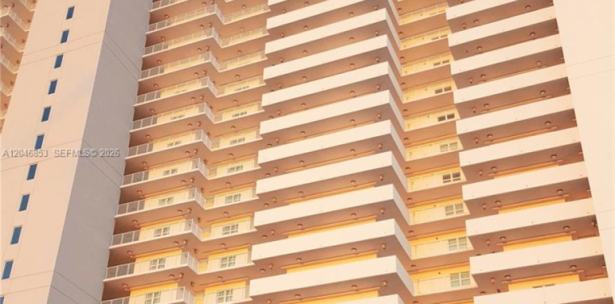 Appartement à North Miami, Floride 2 chambres, 148.92 m2 № 2243182