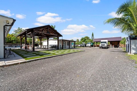 House in Miami, Florida 6 bedrooms, 171.4 sq.m. № 1848380 - photo 26