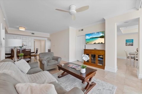 Copropriété à louer à Sunny Isles Beach, Floride: 3 chambres, 205.69 m2 № 1693482 - photo 14