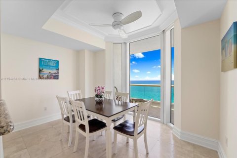 Copropriété à louer à Sunny Isles Beach, Floride: 3 chambres, 205.69 m2 № 1693482 - photo 25