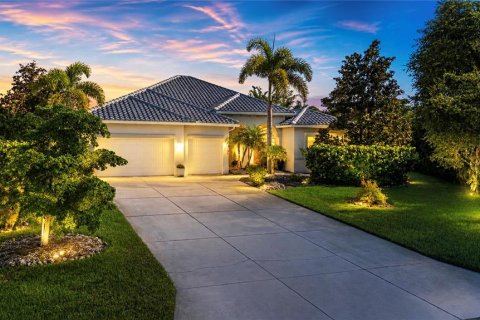 House in Palmetto, Florida 4 bedrooms, 260.03 sq.m. № 2305956