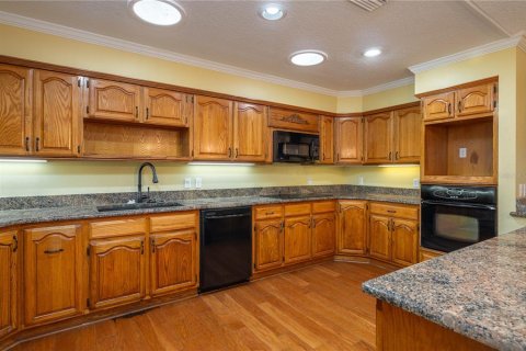 House in Winter Haven, Florida 4 bedrooms, 267.93 sq.m. № 1409906 - photo 13