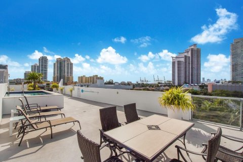 Condominio en alquiler en Miami Beach, Florida, 2 dormitorios, 111.58 m2 № 1874917 - foto 17