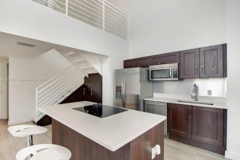 Condominio en alquiler en Miami Beach, Florida, 2 dormitorios, 111.58 m2 № 1874917 - foto 2