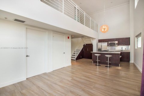 Condominio en alquiler en Miami Beach, Florida, 2 dormitorios, 111.58 m2 № 1874917 - foto 3