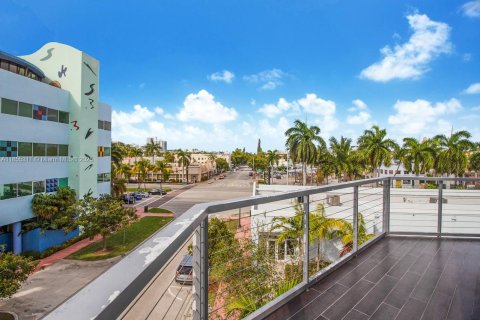 Condominio en alquiler en Miami Beach, Florida, 2 dormitorios, 111.58 m2 № 1874917 - foto 16