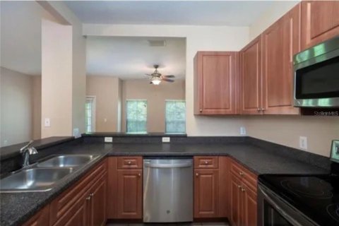 Townhouse in Tampa, Florida 3 bedrooms, 169.27 sq.m. № 2202589 - photo 6