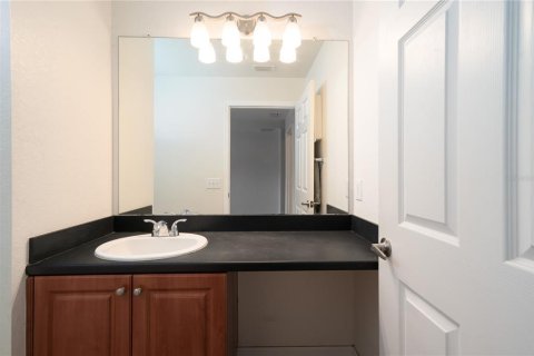 Townhouse in Tampa, Florida 3 bedrooms, 169.27 sq.m. № 2202589 - photo 19
