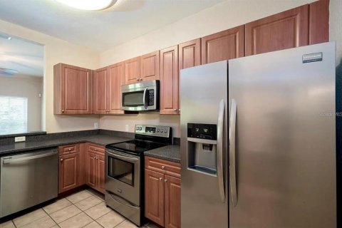 Townhouse in Tampa, Florida 3 bedrooms, 169.27 sq.m. № 2202589 - photo 7