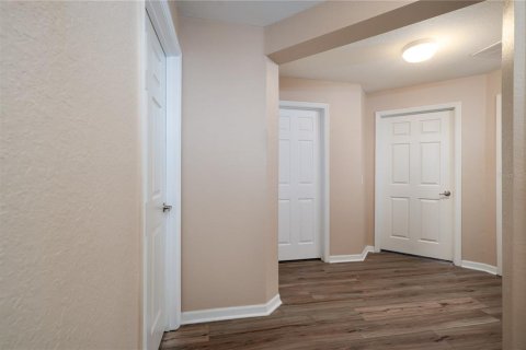 Townhouse in Tampa, Florida 3 bedrooms, 169.27 sq.m. № 2202589 - photo 20