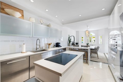 Touwnhouse à vendre à Miami Beach, Floride: 3 chambres, 224.82 m2 № 2068250 - photo 11