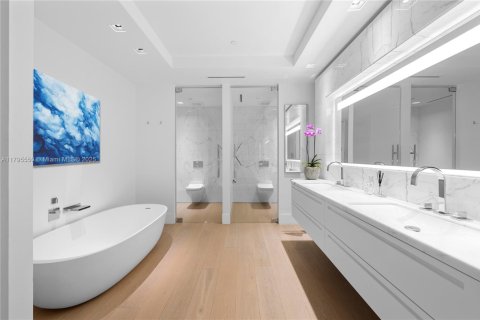 Condominio en venta en Miami Beach, Florida, 5 dormitorios, 708.84 m2 № 1959765 - foto 12