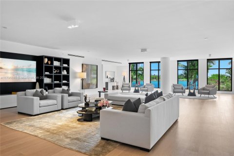 Condominio en venta en Miami Beach, Florida, 5 dormitorios, 708.84 m2 № 1959765 - foto 1