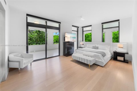 Condominio en venta en Miami Beach, Florida, 5 dormitorios, 708.84 m2 № 1959765 - foto 13