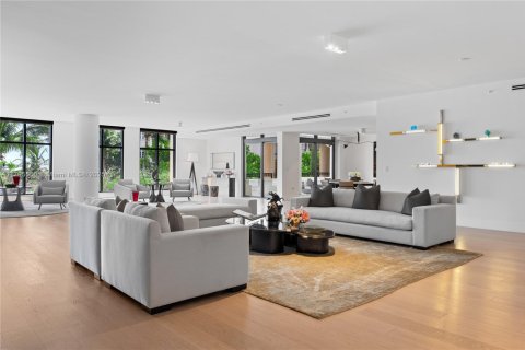 Condominio en venta en Miami Beach, Florida, 5 dormitorios, 708.84 m2 № 1959765 - foto 20