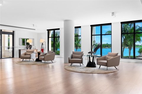 Condominio en venta en Miami Beach, Florida, 5 dormitorios, 708.84 m2 № 1959765 - foto 27