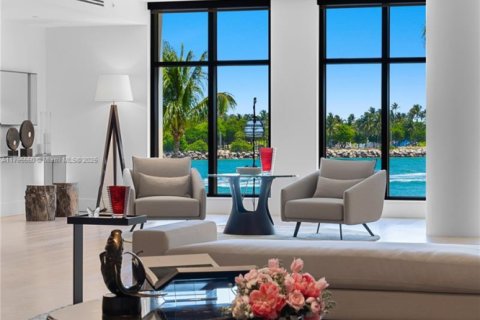 Condominio en venta en Miami Beach, Florida, 5 dormitorios, 708.84 m2 № 1959765 - foto 18