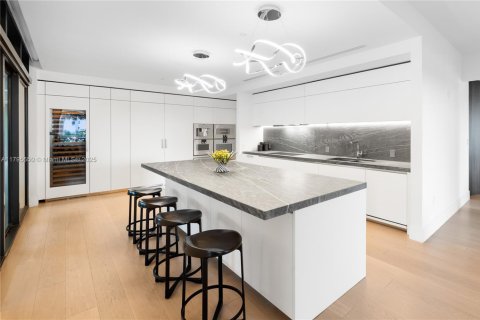 Condominio en venta en Miami Beach, Florida, 5 dormitorios, 708.84 m2 № 1959765 - foto 7