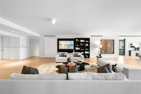 Condominio en venta en Miami Beach, Florida, 5 dormitorios, 708.84 m2 № 1959765 - foto 22