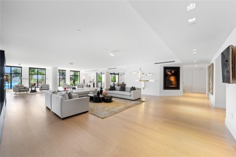 Condominio en venta en Miami Beach, Florida, 5 dormitorios, 708.84 m2 № 1959765 - foto 19