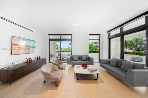 Condominio en venta en Miami Beach, Florida, 5 dormitorios, 708.84 m2 № 1959765 - foto 8